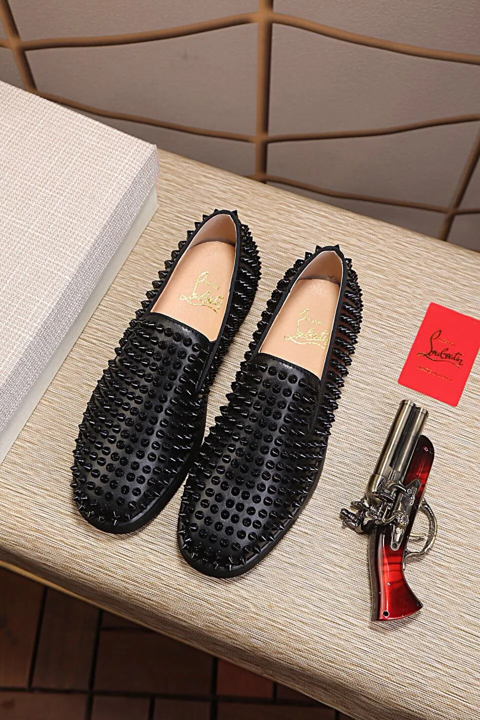 Ex-factory price 440. christian louboutin (CL red sole shoes) counter nail series, casual sneakers for couples 📢 📢 📢 Exclusive hot style release 🎈🎈💪 Movable latex feet 👻 Finished large sole car line [satisfied] 😝Female 35-40# Male 38#-46, global supply😝 [Top version]: original imported cowhide frosted upper, top original leather lining, original molded TPU outsole, original 1:1 detail processing, original shoe last, large quantity available from stock,